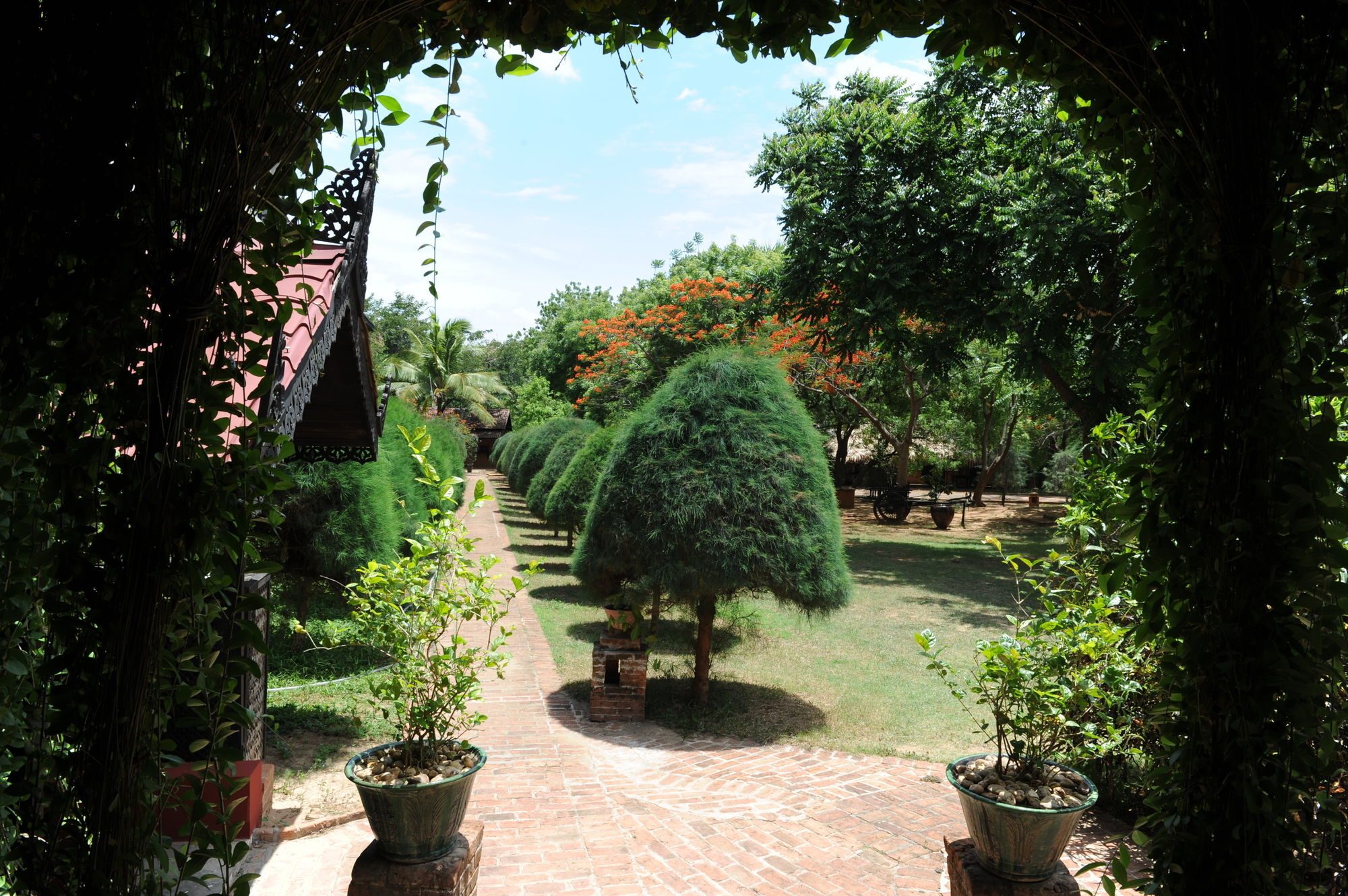 Amazing Bagan Resort Экстерьер фото
